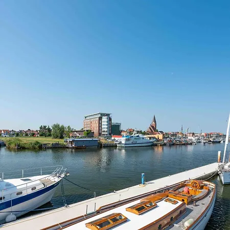 Hausboot Lewisia Mit Grossem Sonnendeck Inklusive Waeschepaketen Holiday home Barth