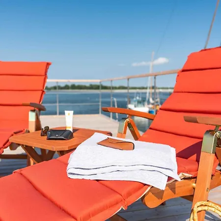 Hausboot Lewisia Mit Grossem Sonnendeck Inklusive Waeschepaketen *