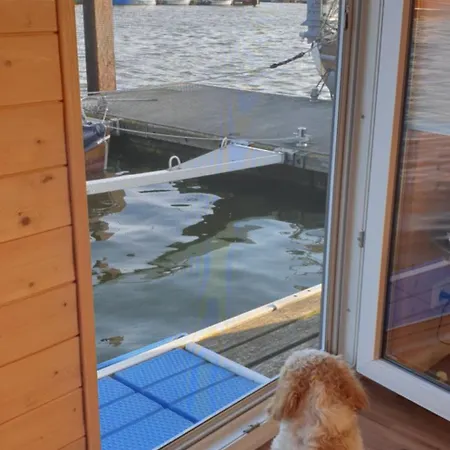 Hausboot Lewisia Mit Grossem Sonnendeck Inklusive Waeschepaketen Holiday home