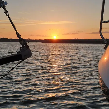 Hausboot Lewisia Mit Grossem Sonnendeck Inklusive Waeschepaketen Holiday home *